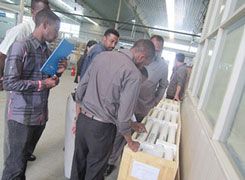 首批153座油站的液位仪产品日前经过四天的检验和测试，全部合格通过苏丹国家石油部项目组验收！